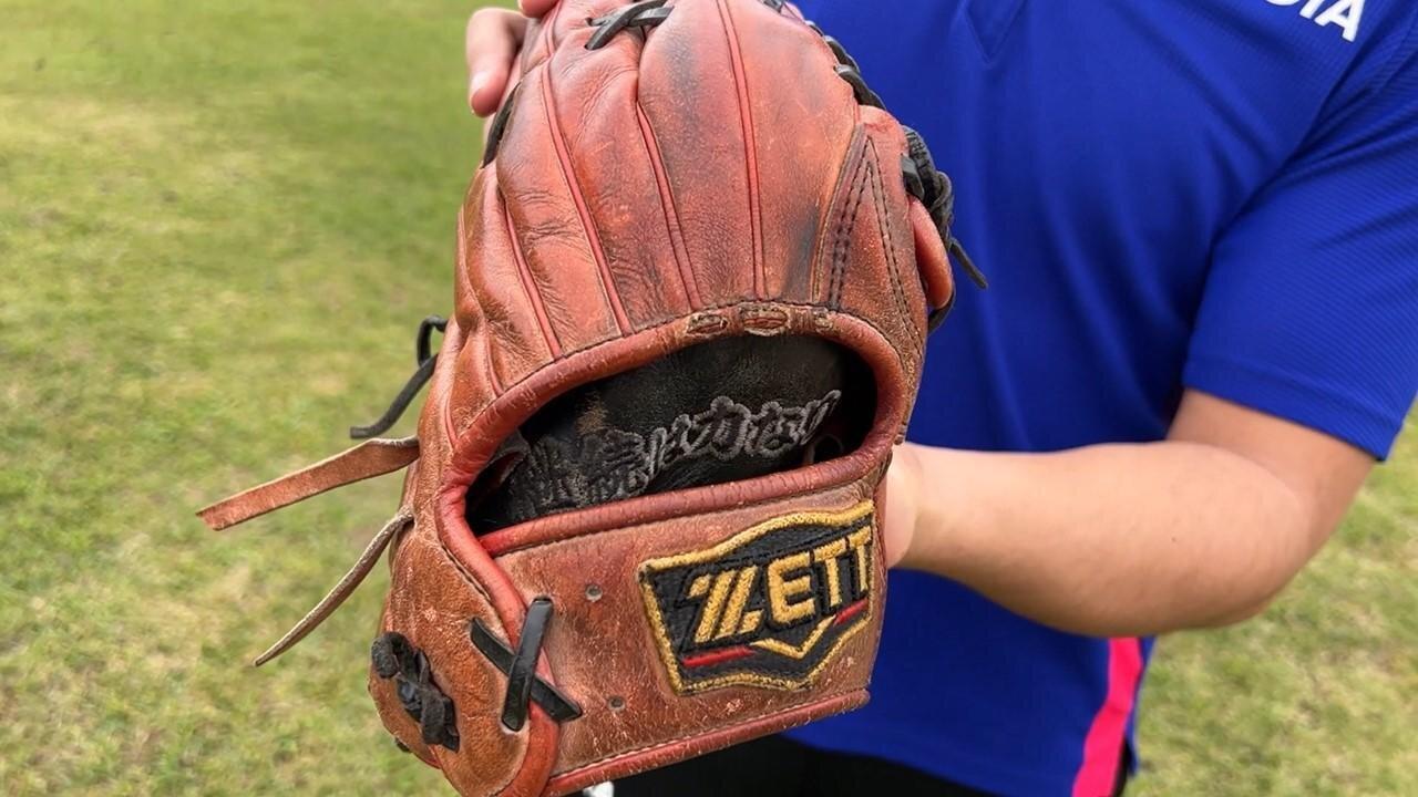 境高校時代に使っていたグラブ 