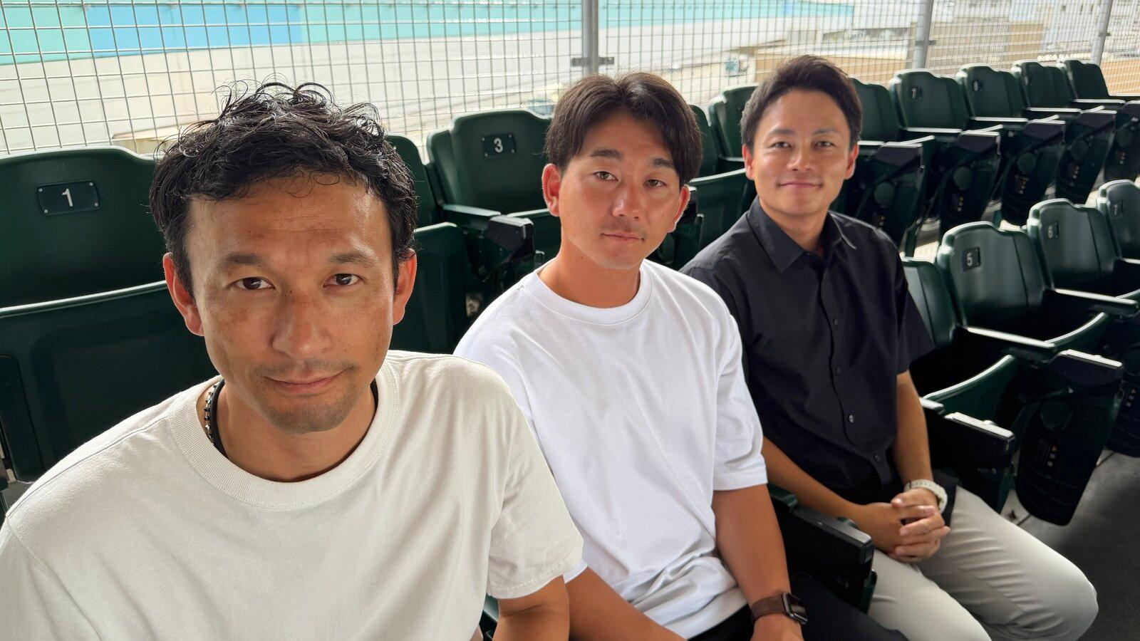 （左から）佐竹副部長、福井選手、森田キャスター  