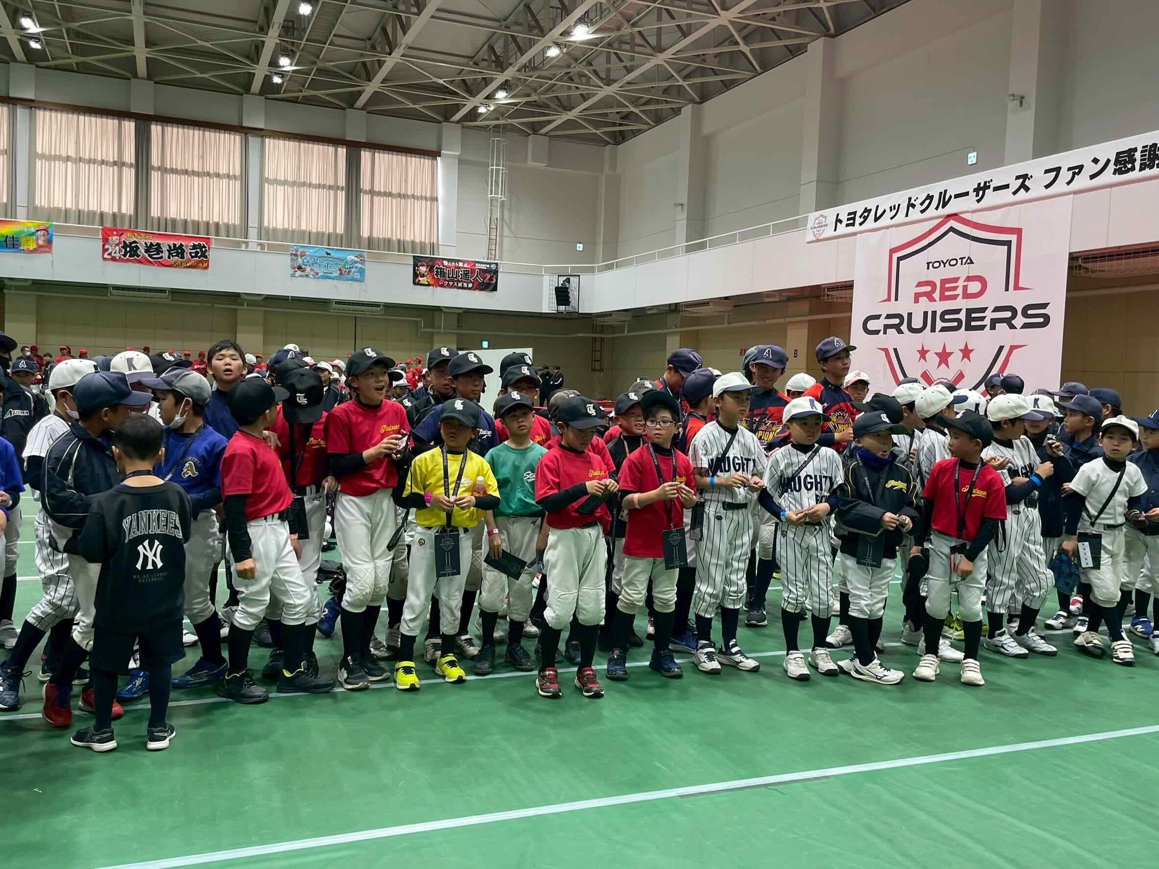 豊田市内から集まった、色とりどりのユニフォームに身を包む子供たち
