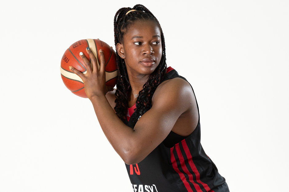 オコンクウォスーザンアマカ